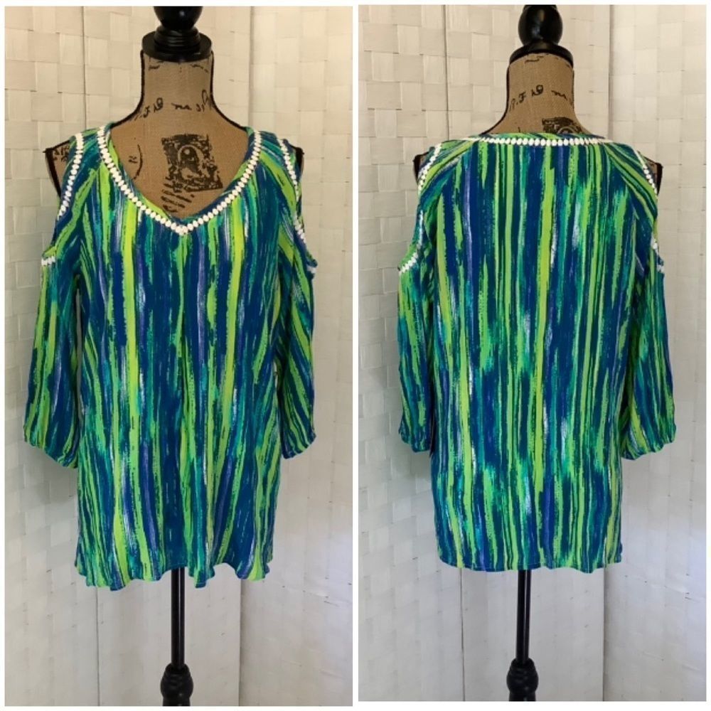 Nwt Hailey Lyn Beachside Cold Shoulder 3/4 sleeve blouse size medium